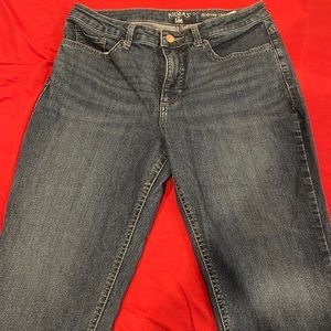 Riders midrise capris by Lee. Size 8M